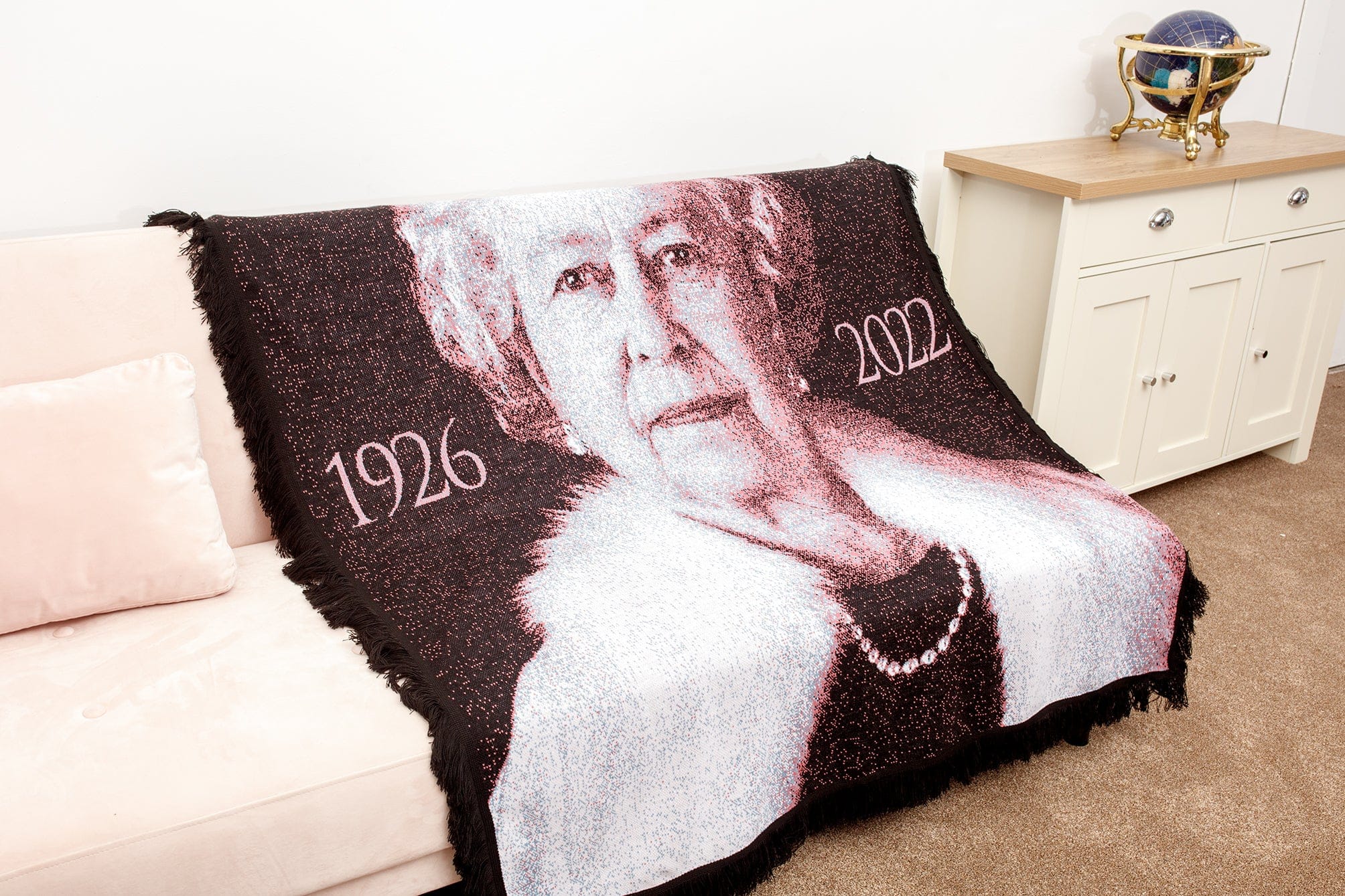 HRH Queen Elizabeth II Commemorative Knitted Blanket - notjust